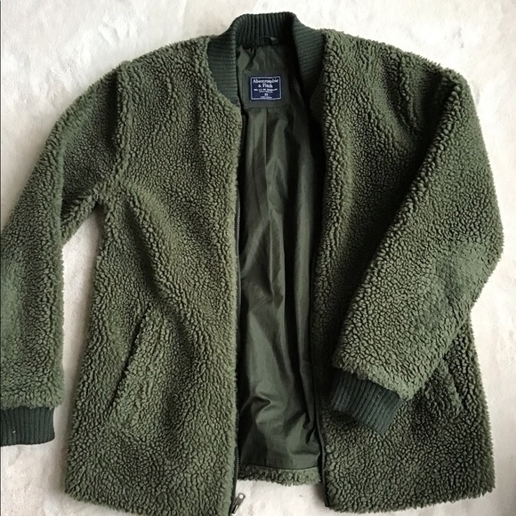 Abercrombie & Fitch Jackets & Blazers - Abercrombie and Fitch green Sherpa zip up jacket